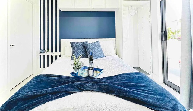 Luxurious Blue Studio! The Keys, Everglades, Biscayne N. Park, Redlands & Miami