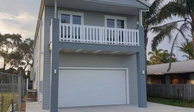 Luxurious brand new large family house w air con