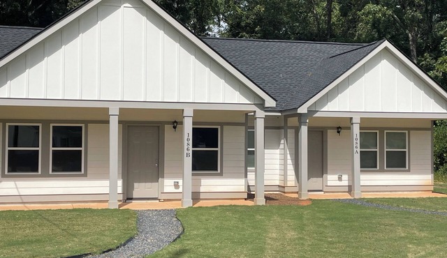 Luxurious Brand-New 1BR Apartment – Modern and Open floor plan with fire pit!