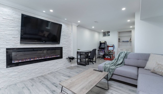 Luxurious Bright Basement Apartment!
