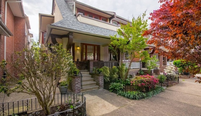 Luxurious Bungalow Jewel, Amenities-Rich Home, Close to Downtown Attractions