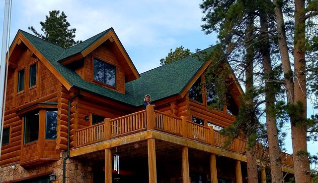 Luxurious Cabin Located In Northwest Colorado, USA