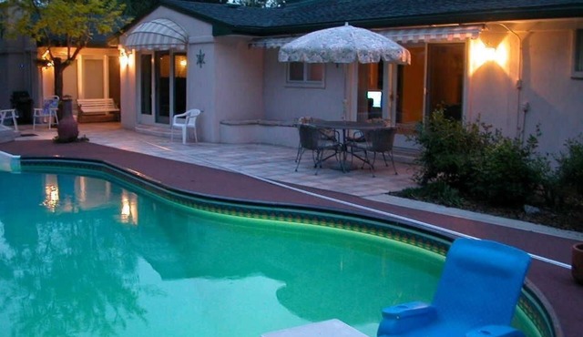 Luxurious Caribbean like home- famliy freindly with a pool & hot tub