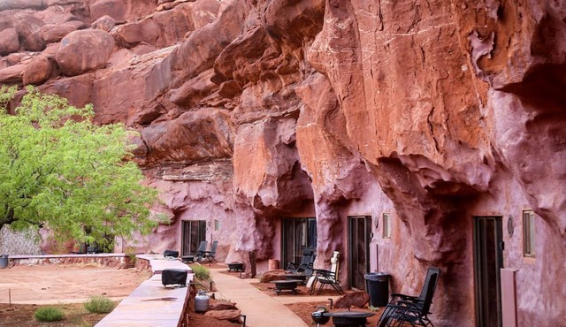 Luxurious Cave for a Romantic Retreat near Arches National Park in Moab, Utah