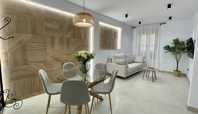Luxurious Central Suite El Geranio in Córdoba, Next to Plaza de Tendillas