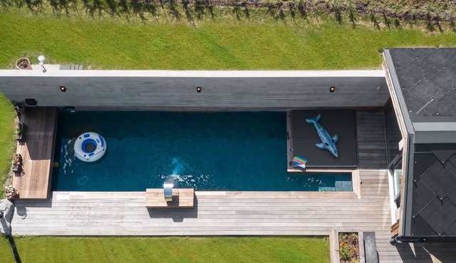 Luxurious Chalet with Swimming pool and hot-tub in the heart of the Swiss Alps