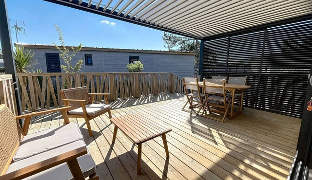 Luxurious Chalet with Heated Pool, Near Beach, 6 Guests, Free WiFi