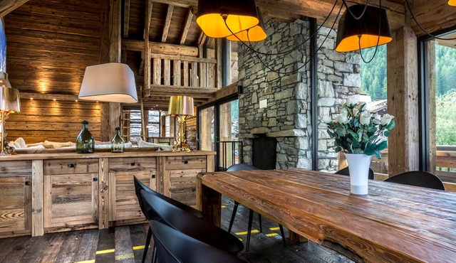 Luxurious Chalet with Pool, Hammam & Stunning Views in Val-d'Isère