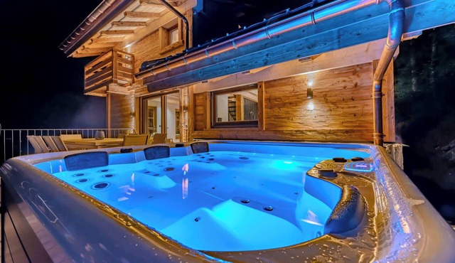 Luxurious Chalet with Sauna & Jacuzzi in Megeve with Parking