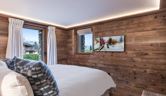 Luxurious Chalet with Spa, Cinema & Fireplace in Serene Megève Location, Sleeps 10