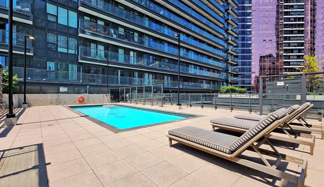 Luxurious City Retreat with Stunning Views, Modern Amenities & Prime Location!nn