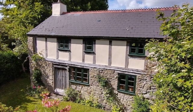 Luxurious Cottage with Lovely Views in Rural Location