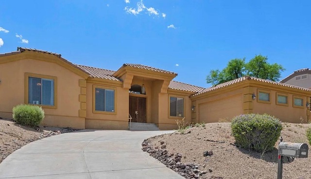 Luxurious, comfortable & spacious house on single floor - central location