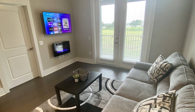 luxurious comfy 1 bedroom gateway with balcony houston