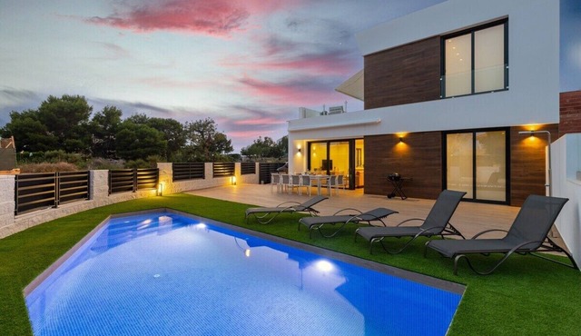 Luxurious & Comfy by Fidalsa