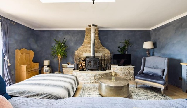 Luxurious Complex: 2 barns together edge of Frome