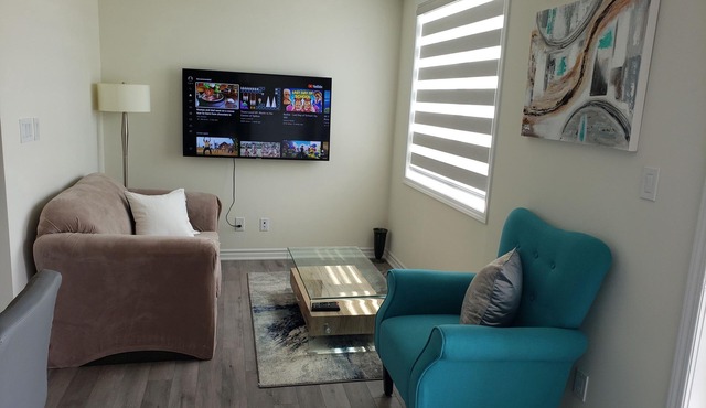 Luxurious Condo Apt 2BRs+1BAs+1Office, w. parking