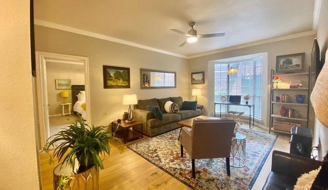 Luxurious Condo Close to Houston's Best Attractions!