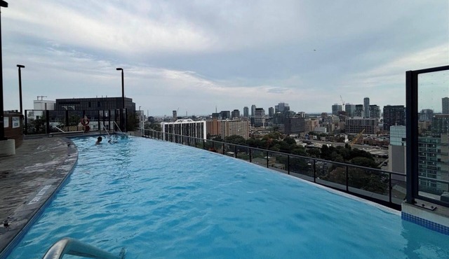 Luxurious Condo in Downtown Toronto