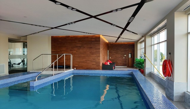 Luxurious Condo w/Gym, Pool, Rooftop Terrasses