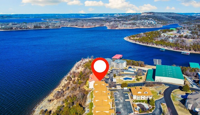 Luxurious Condo with unobstructed access to Table Rock Lake