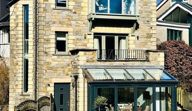 Luxurious, Contemporary Detached Holiday Home on a quiet cul-de-sac