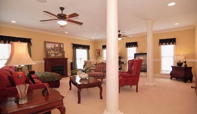 Luxurious Corporate Home (Miinutes from LAKE MURRAY)!