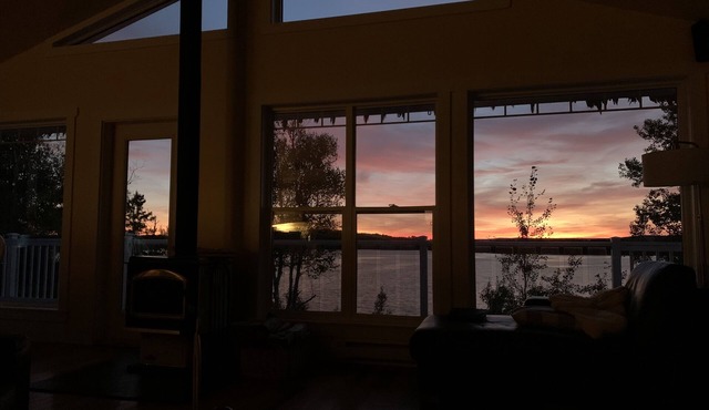 Luxurious cottage with sauna, fireplace and wharf