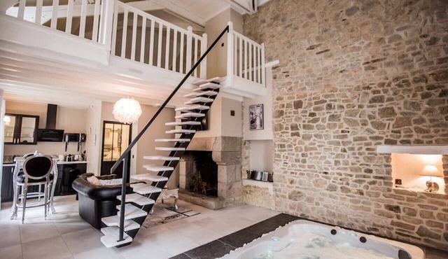 Luxurious cottage for a romantic stay with pool access