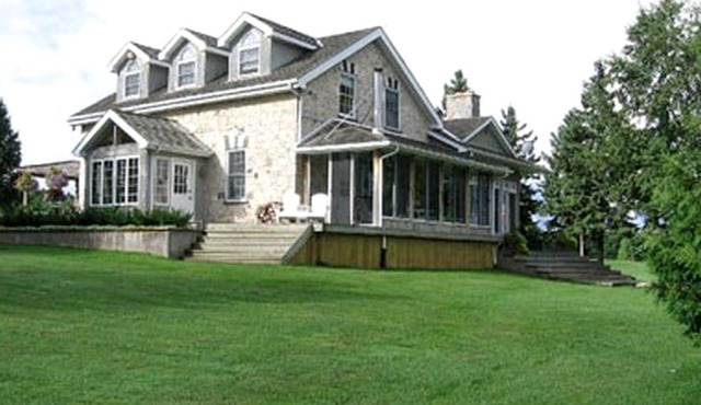 Luxurious Cottage Retreat Rental Nestled in the Beautiful Wilderness of Grey County, Ontario