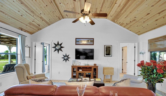 Luxurious Cottage on 3-acre's in Fred Wine Country