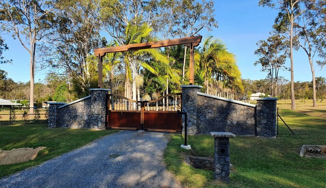 Luxurious Countryside Retreat - Visit our acreage property!😊