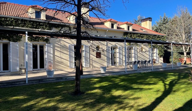 Luxurious country house-chalet with garden and swimming pool 10 minutes from El Escorial