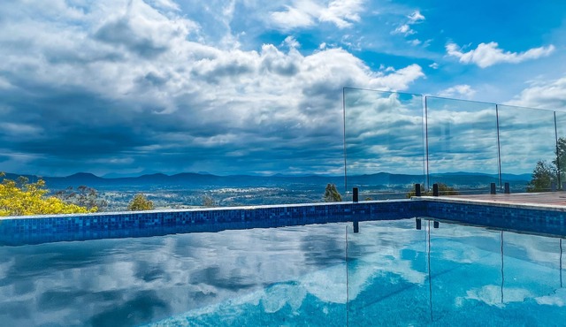 Luxurious Country Hinterland Guest House | Scenic Rim | Gold Cost | Pool