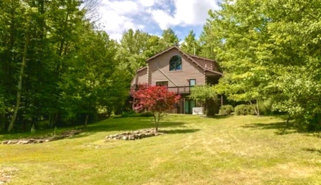 Luxurious country retreat for a family, couple or professional group!