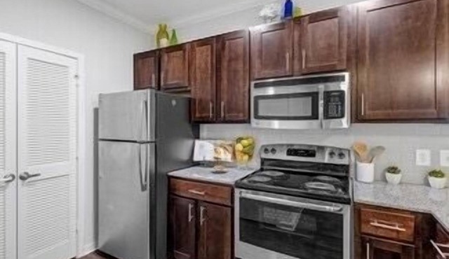 Luxurious & Cozy Two Bedroom Apartment!