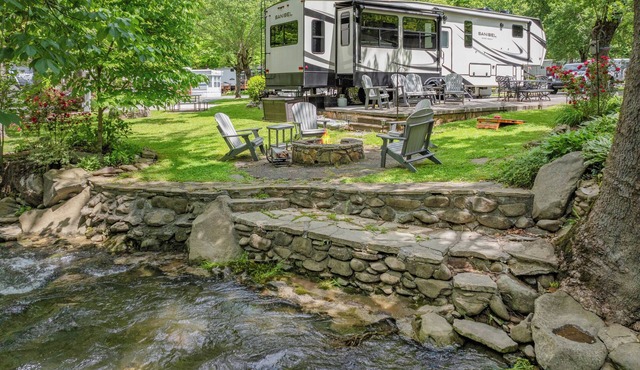 Luxurious Creekside Camper/RV in Gatlinburg, TN w/bunk room & fire pit.