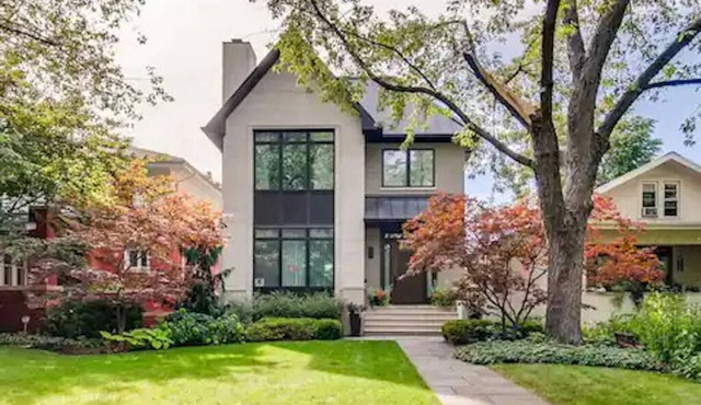 Luxurious, custom built single family home near Wrigley