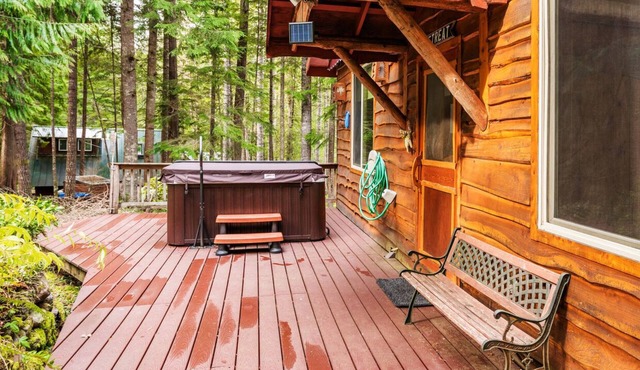 Luxurious Custom Home- Wifi- Hot Tub