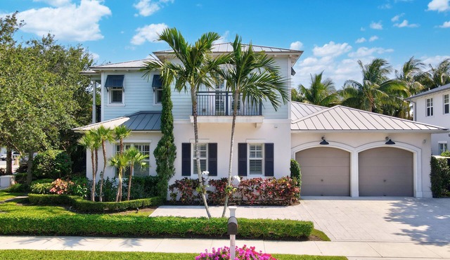Luxurious Delray Beach Pool Home in Downtown Delray! VIP Beach Passes!