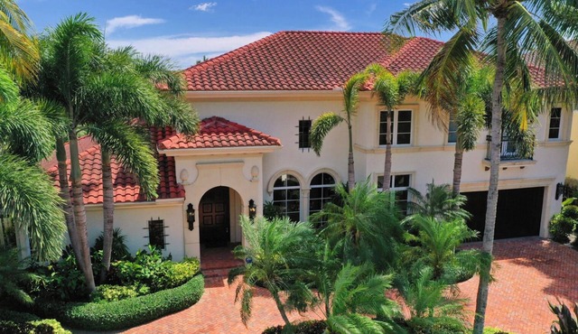 Luxurious Delray Beach Waterfront Pool Home with VIP Beach Passes! Pet Friendly!