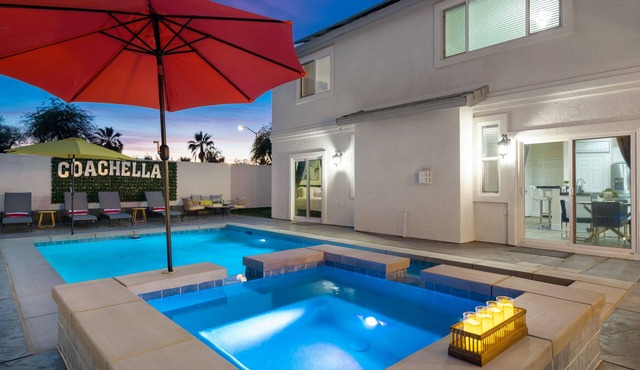 Luxurious desert home w/pool & jacuzzi!