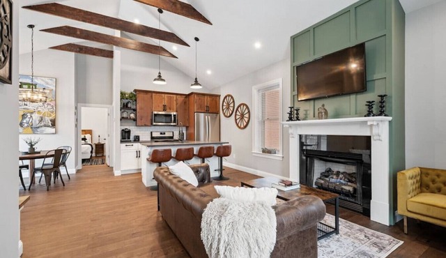 Luxurious Design| Easy Access to Downtown Pittsburgh | Sleeps 4