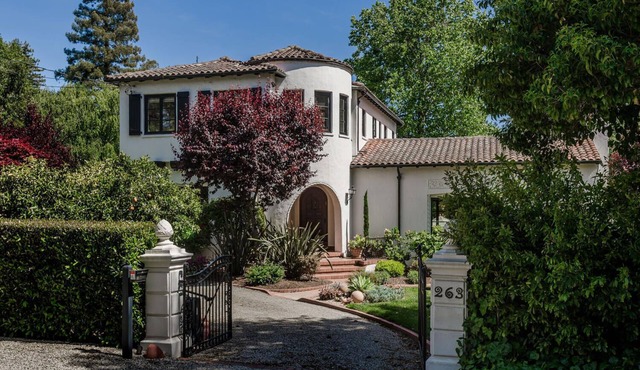 Luxurious designer home, walkable to downtown Bur & SM, heart of Silicon Valley