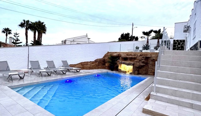 Luxurious detached villa, private pool in a privileged location