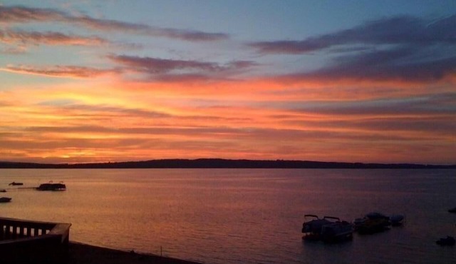 Luxurious Direct Beachfront Condo #327-Close to Downtown.