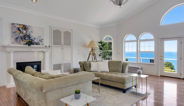 Luxurious dog-friendly bay-view home with private beach access