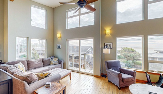 Luxurious Dog-Friendly Home with Ocean Views, Beach Access, and Free WiFi