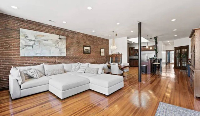 Luxurious downtown loft with amazing rooftop views