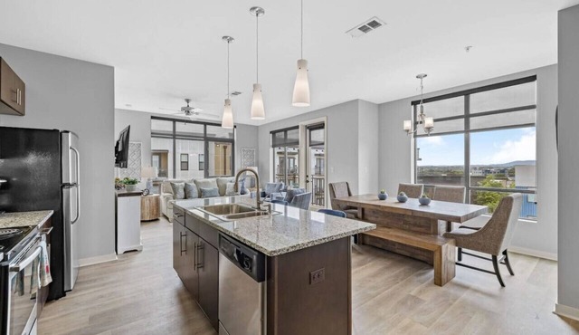 Luxurious Downton High Floor 2 br 2 bth Condo-#54